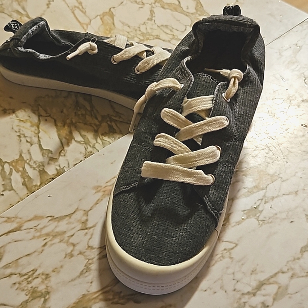 Maurices size 9 women's shoes